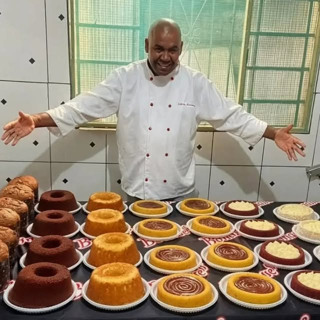 Edilsom Nascimento com suas criações de confeitaria